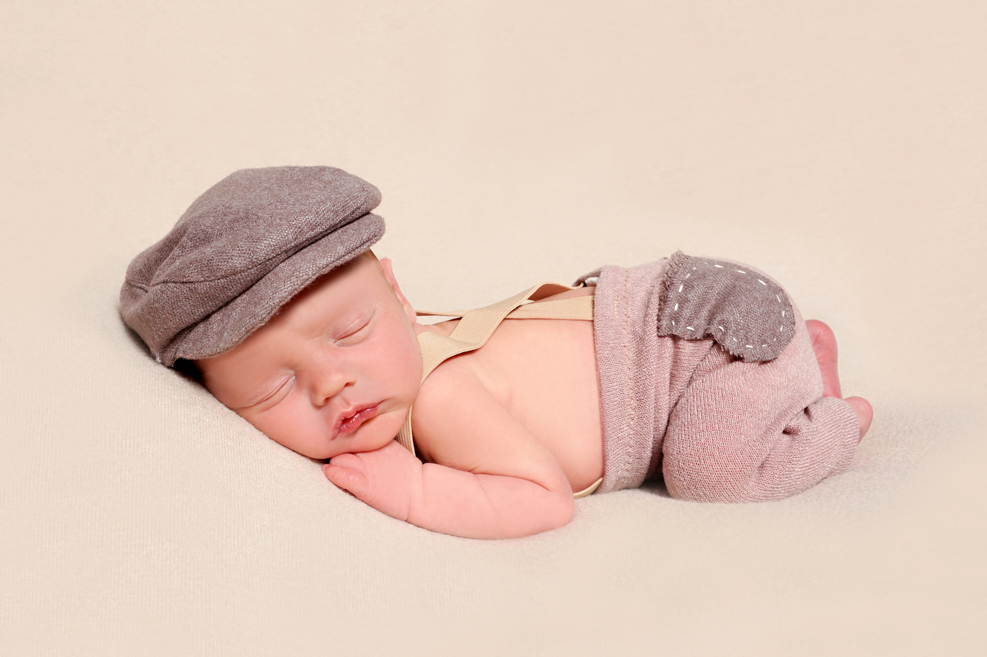 Tiny Violets Photography, Newborn baby photoshoot, newborn photo shoot, newborn photos, newborn photographer, newborn photo session, Greater Manchester, Oldham, northwest