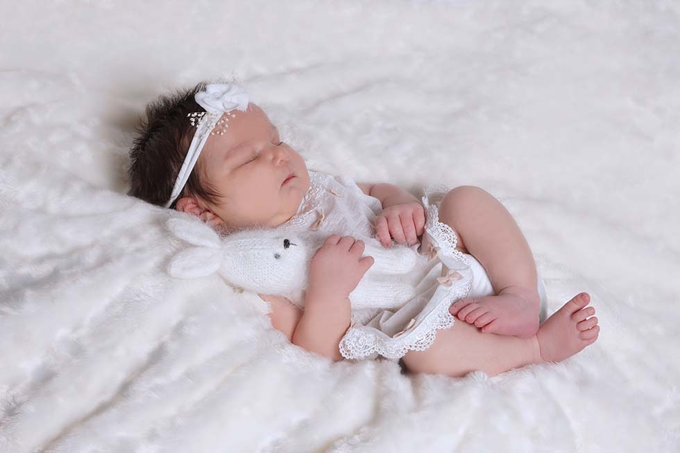 Newborn baby and baby bunny image Newborn baby photoshoot, newborn photo shoot, newborn photos, newborn photographer, newborn photo session, shy violet photography, tiny violets photography