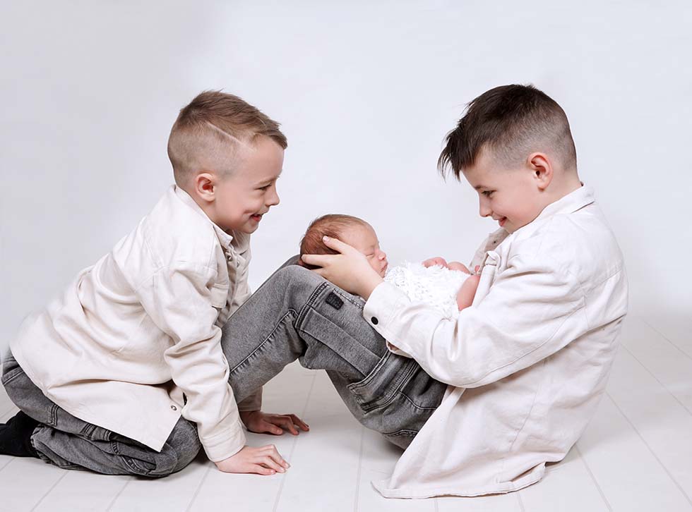Newborn baby girl and siblings Newborn baby photoshoot, newborn photo shoot, newborn photos, newborn photographer, newborn photo session, shy violet photography, tiny violets photography