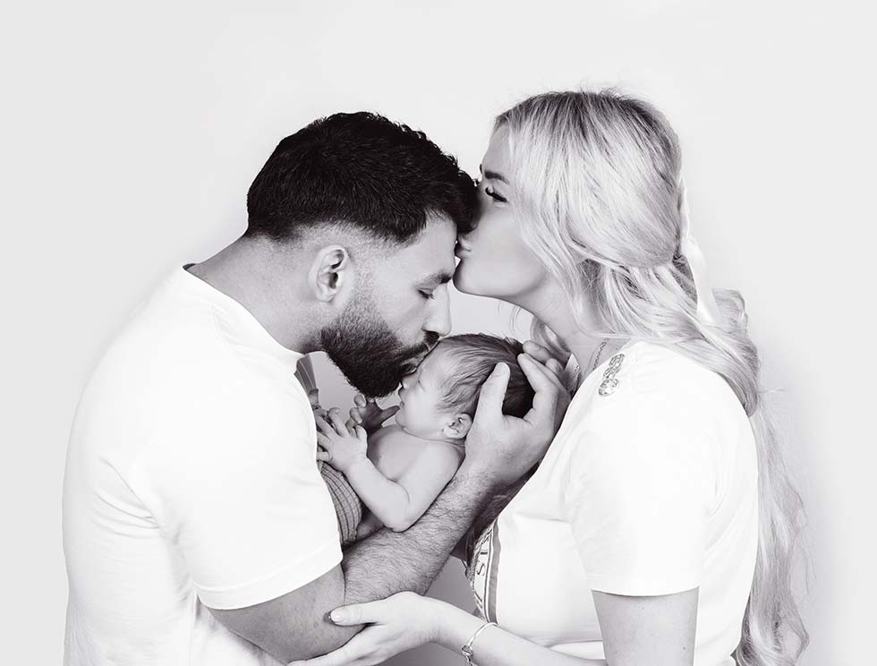Newborn Baby and Parents Newborn baby photoshoot, newborn photo shoot, newborn photos, newborn photographer, newborn family image, newborn photo session, shy violet photography, tiny violets photography